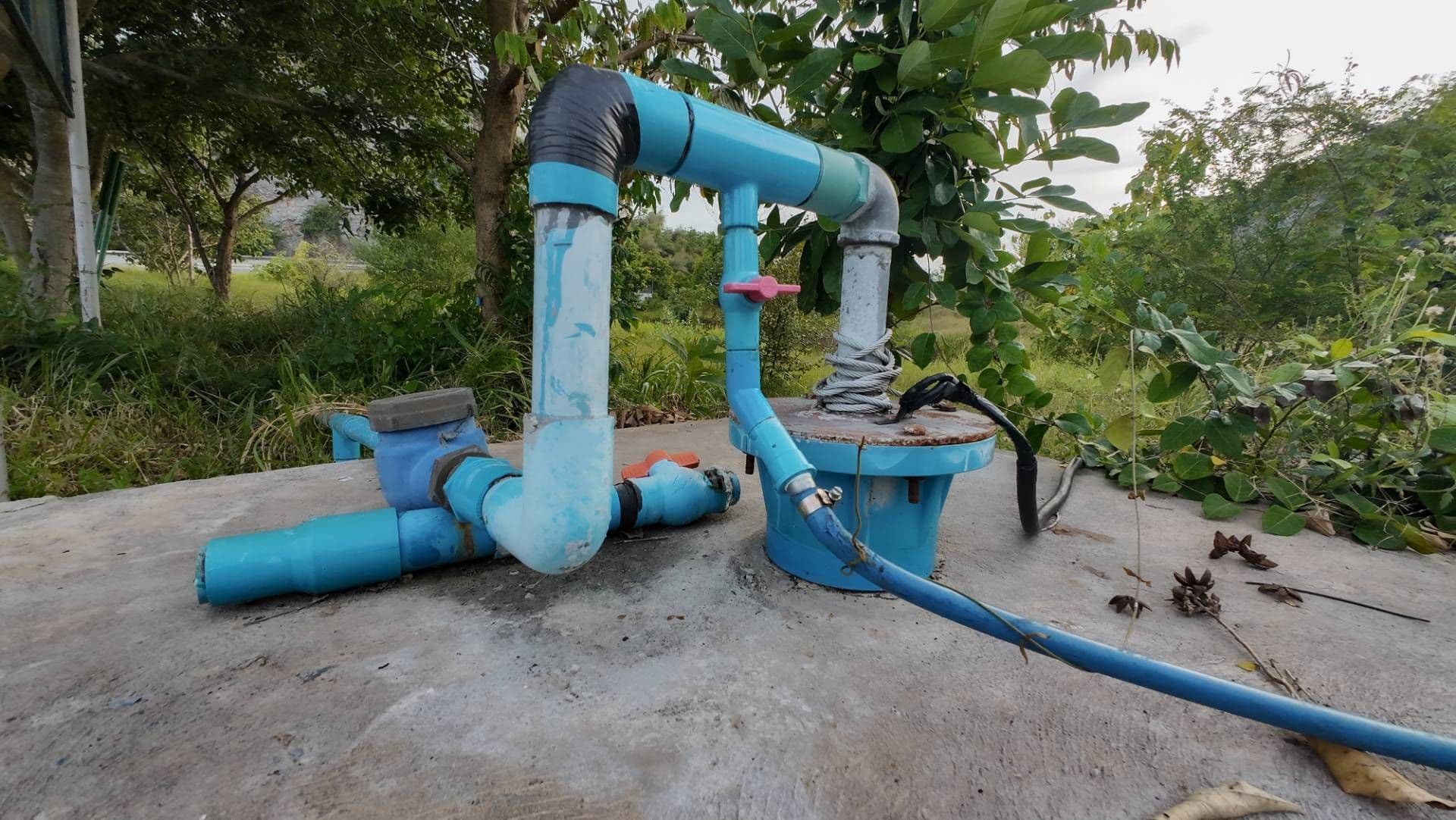 Aquifier pumping test - on-site setup with pumping